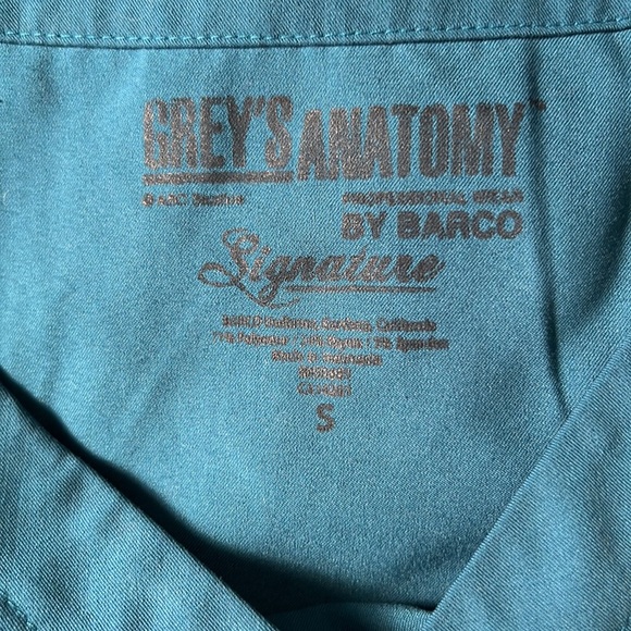 small scrub top (2 of 2) - Picture 3 of 6